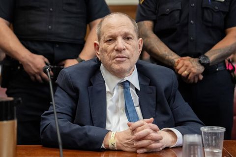 Harvey Weinstein stand in Manhattan erneut vor Gericht, sein Verfahren wegen Sexualverbrechen wurde neu aufgerollt