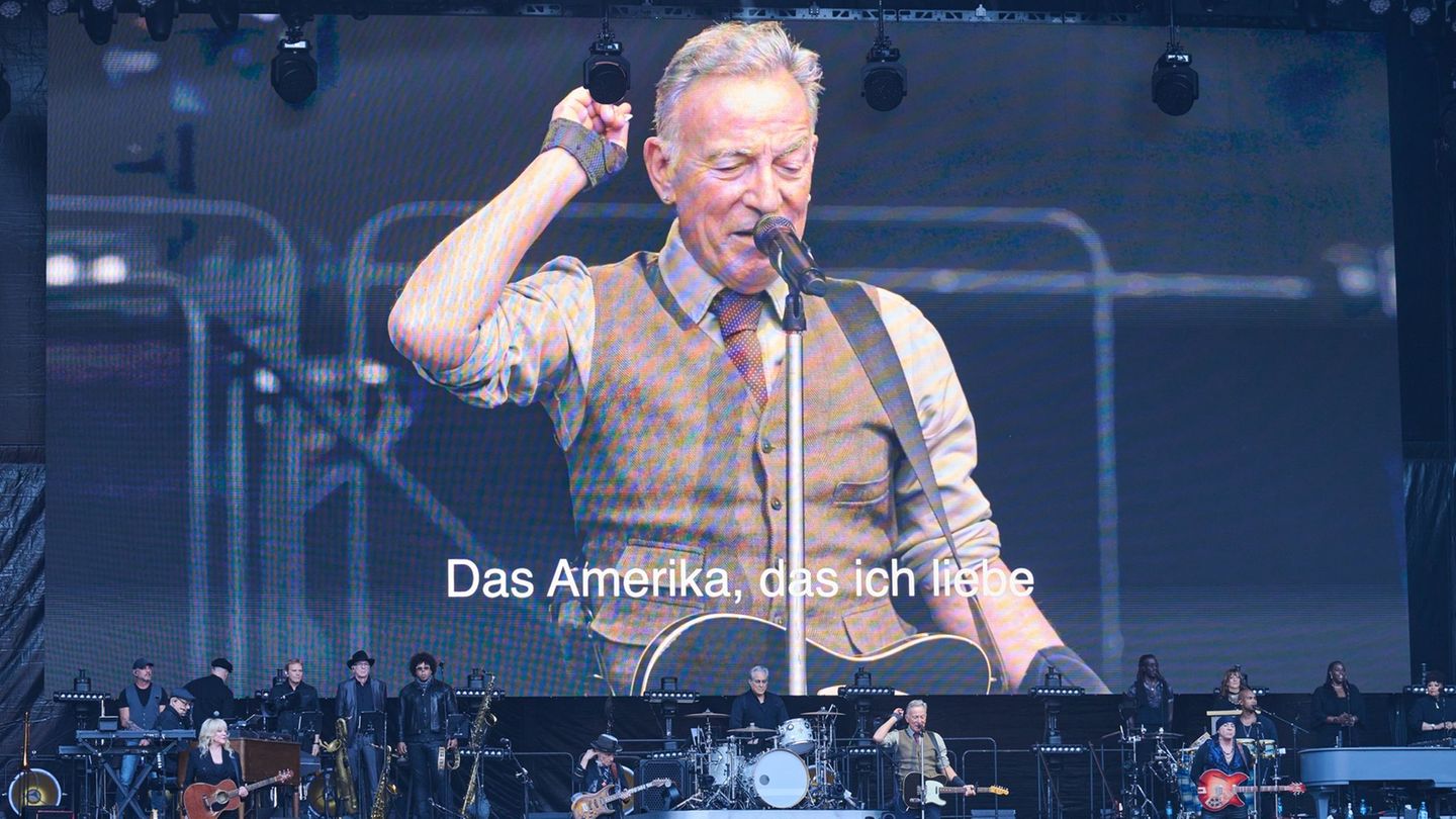 Bruce Springsteen criticizes Trump’s handling of US demonstrators