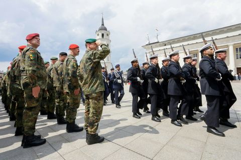 Bundeswehrsoldaten bei Zeremonie in Litauen