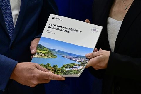 OECD-Generalsekretär überreicht den Bericht