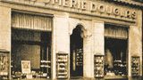 Außenansicht der ersten „Parfümerie Douglas“ im Jahr 1936 am Neuen Wall 5