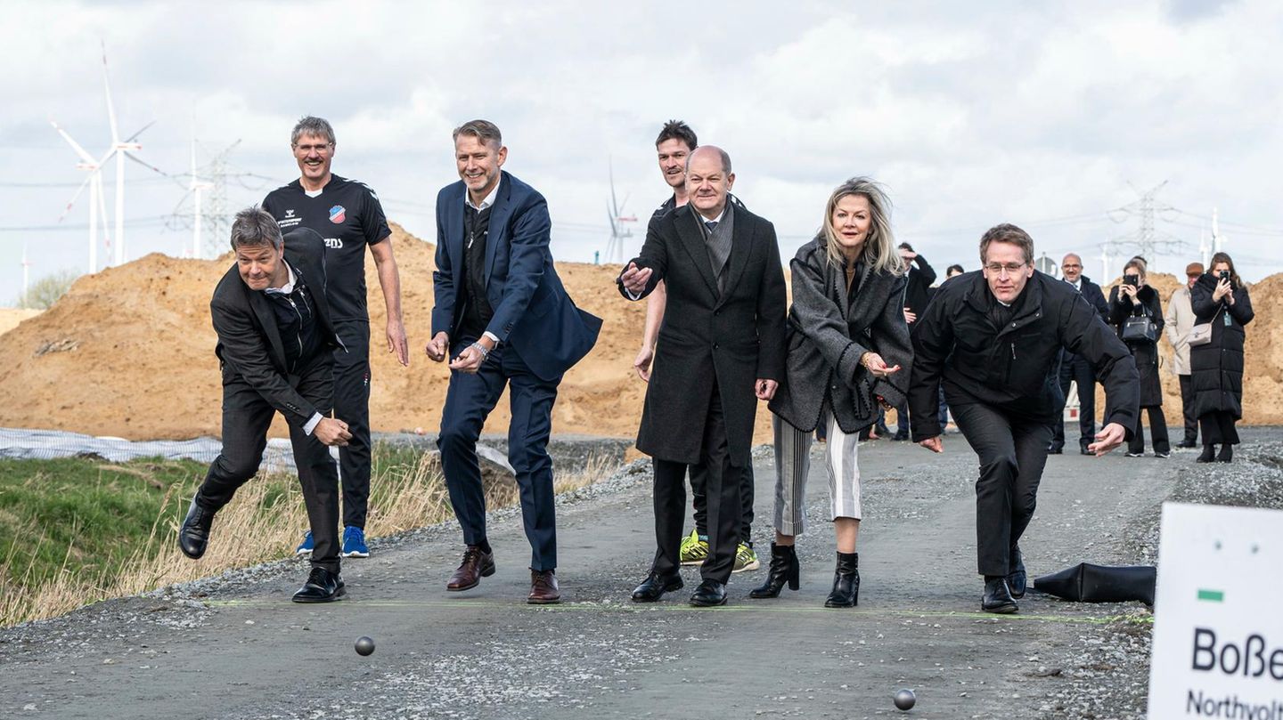 Northvolt: "Fröhlich lächeln und weiterwinken" – Wie Deutschland Millionen verzockte