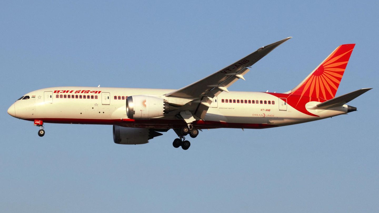 Dieses Flugzeug vom Boeing 787 Dreamliner der Air India ist in Ahmedabad im indischen Bundesstaat Gujarat abgestürzt (Aufnahme von 2017 in Mailand)