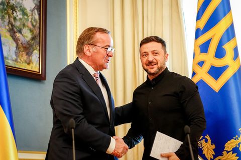 Bundesverteidigungsminister Boris Pistorius mit Ukraines Präsidenten Wolodymyr Selenskyj
