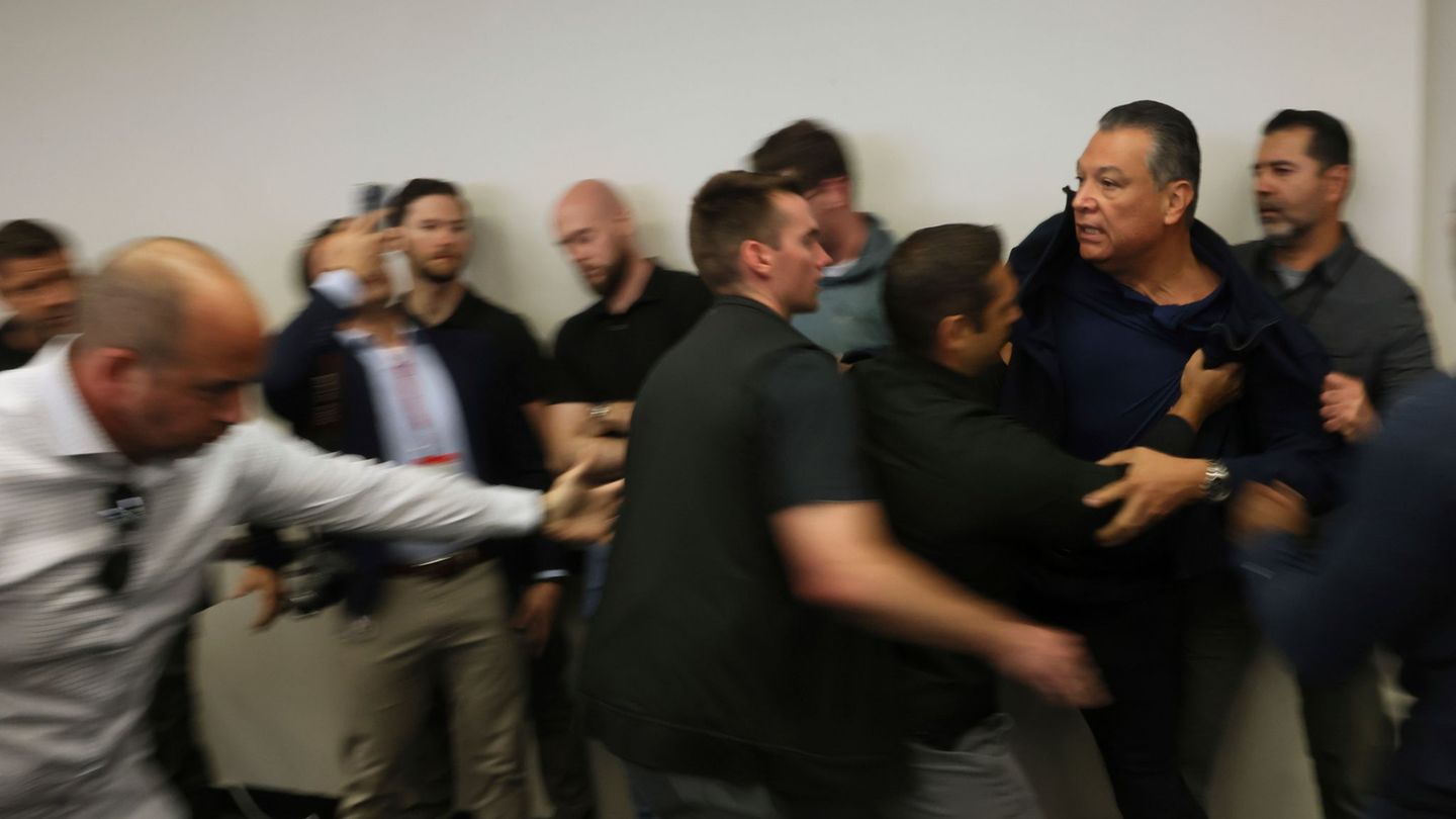 USA: “Dictatorial” – Senator from press conference dragged