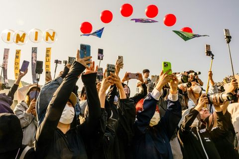 Fans in Südkorea feiern die Stars der K-Pop-Band BTS