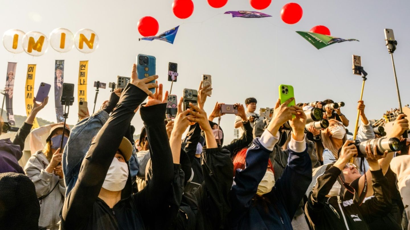 Fans in Südkorea feiern die Stars der K-Pop-Band BTS