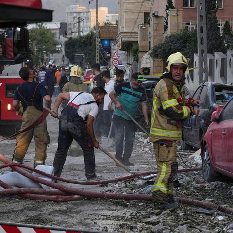 According to the Israeli attacks with explosions in Iran's capital Tehran, rescue workers are deployed