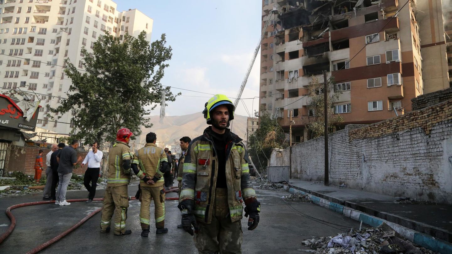 Rettungskräfte in Teheran