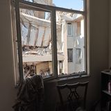 Blick auf ein zerstörtes Haus in Teheran