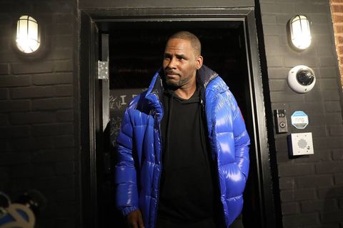 R. Kelly verlässt sein Studio in Chicago im Februar 2019. Drei Jahre später wird er zu langjährigen Haftstrafen verurteilt