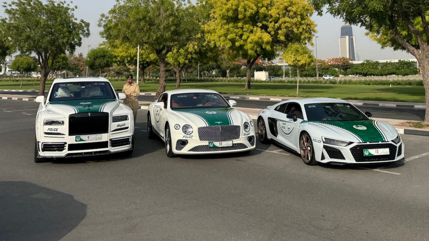 Dubai car scene: When the police runs Rolls-Royce