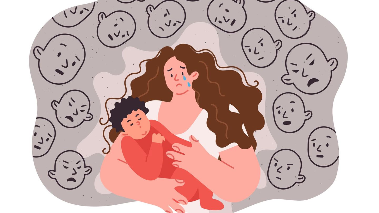 Mutterschaft: Eine Frau hält weinend ein schlafendes Kind im Arm (Illustration)