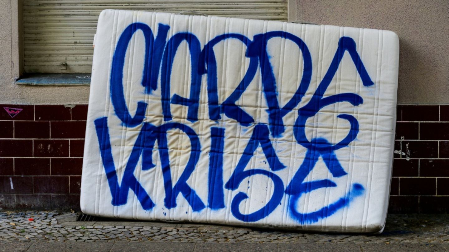 Nicht fachgerecht entsorgte Matratze in Berlin