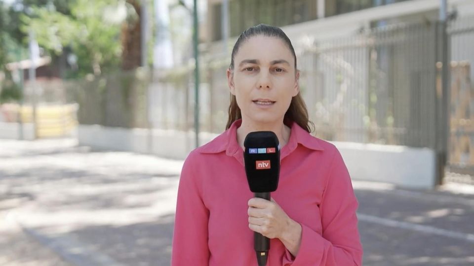 Raschel Blufarb berichtet aus Tel Aviv: "Wir warten auf einen Angriff" NTV-Reporterin: Raschel Blufarb