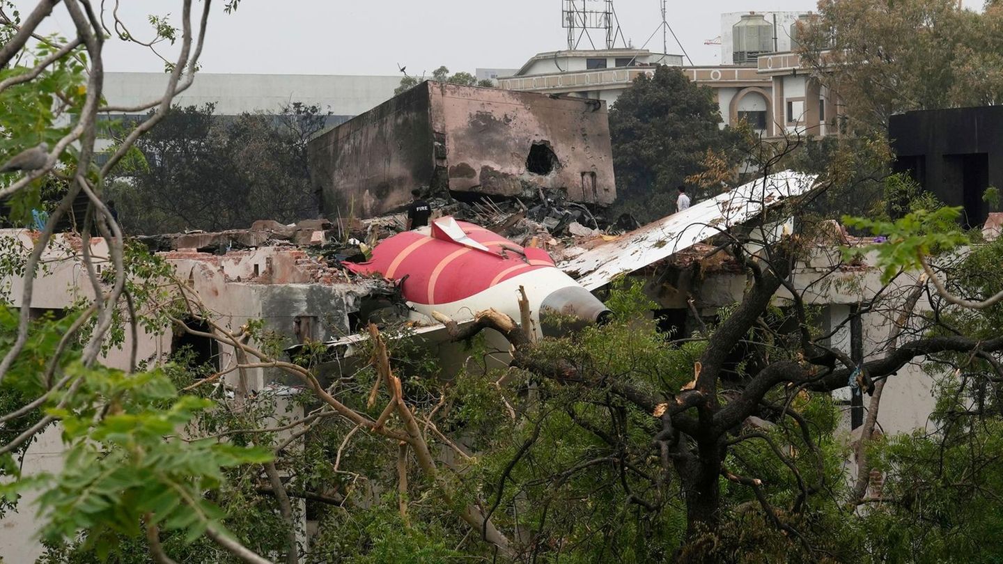 Ein Wrack-Teil des abgestürzten Air-India-Flugzeugs.