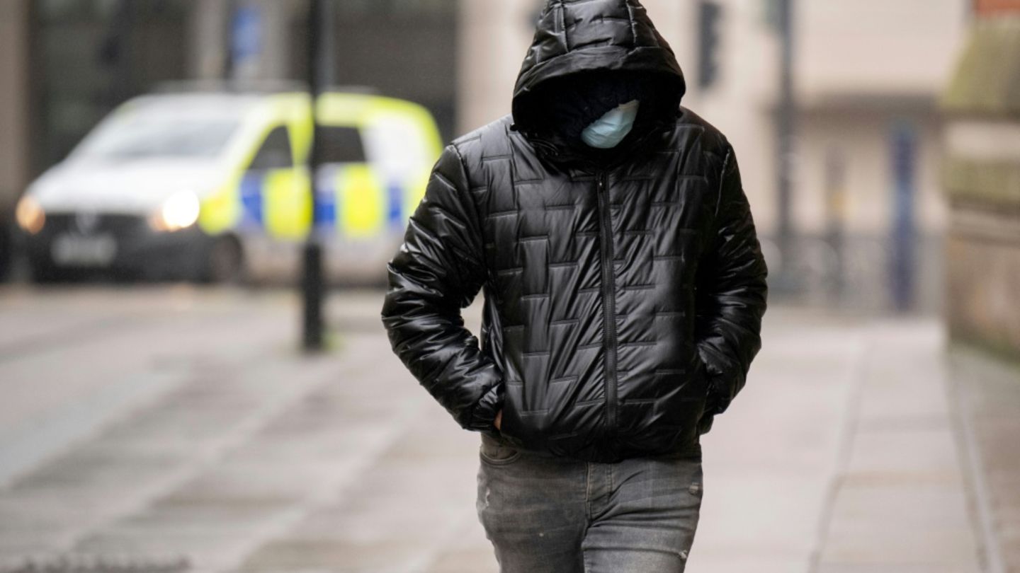 Einer der Angeklagten vor dem Gericht in Manchester