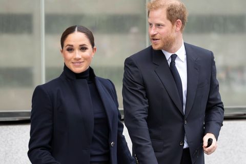 Prinz Harry und Herzogin Meghan haben sich offenbar von vier Angestellten getrennt.