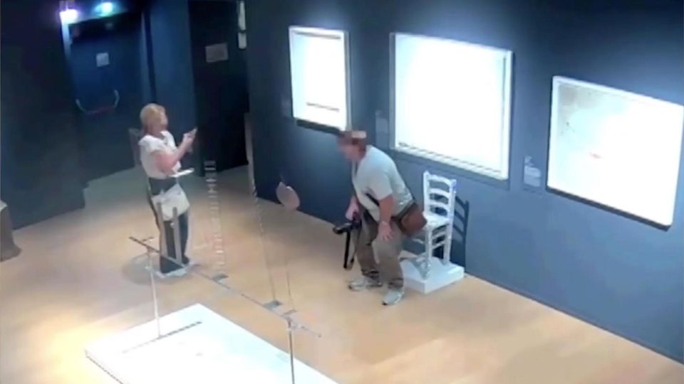 Italien: Touristen zerstören Van-Gogh-Stuhl – und hauen einfach ab
