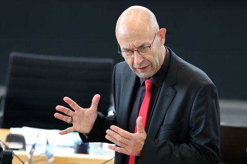 Die Landtagsverwaltung weist AfD-Kritik an ihrem Landtagsdirektor Jörg Hopfe zurück. (Archivbild) Foto: Bodo Schackow/dpa