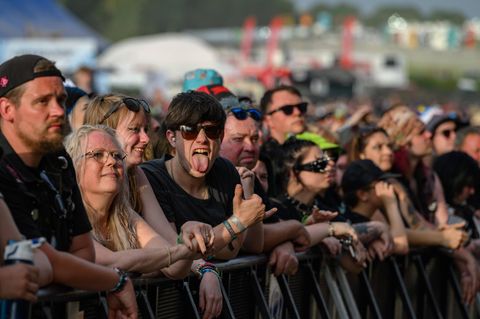 Musikfans beim Download Festival