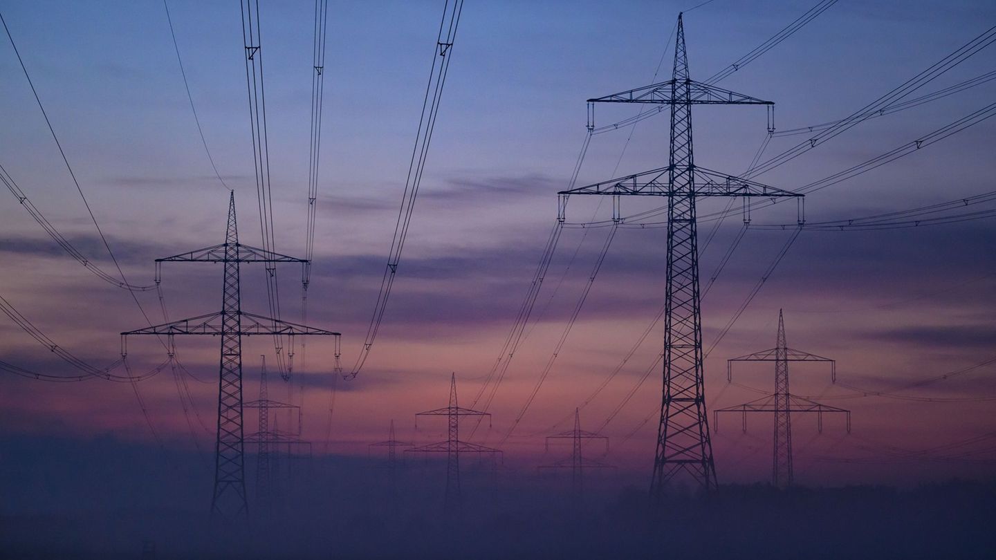 Expansion of the power grids: electricity by overhead line instead of the earth cable? That would be the consequences
