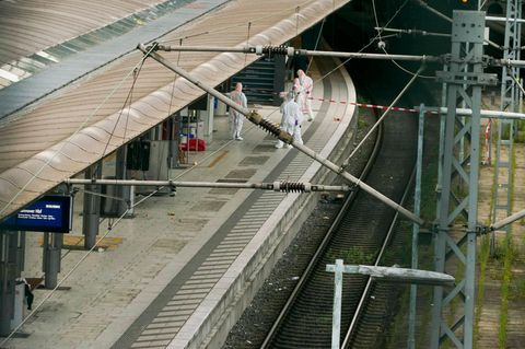 Spurensicherung nach der Messerattacke am Hamburger Hauptbahnhof