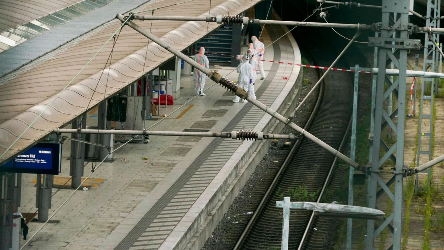 Federal Police: Number of knife attacks at train stations further high