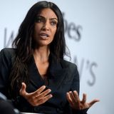 Im Oktober 2016 wurde Kim Kardashian in einer Pariser Luxusresidenz Opfer eines spektakulären Raubüberfalls. Mehrere als Polizisten verkleidete Männer drangen nachts in ihr Apartment ein, bedrohten sie mit einer Waffe, fesselten und knebelten sie und sperrten sie ins Badezimmer. Die Täter erbeuteten Schmuck im Wert von rund neun Millionen Euro, darunter ihren berühmten Verlobungsring. Kardashian blieb körperlich unverletzt, erlitt jedoch einen schweren Schock und fürchtete zeitweise um ihr Leben. Die Täter konnten zunächst fliehen, wurden aber später gefasst und zu Haftstrafen verurteilt