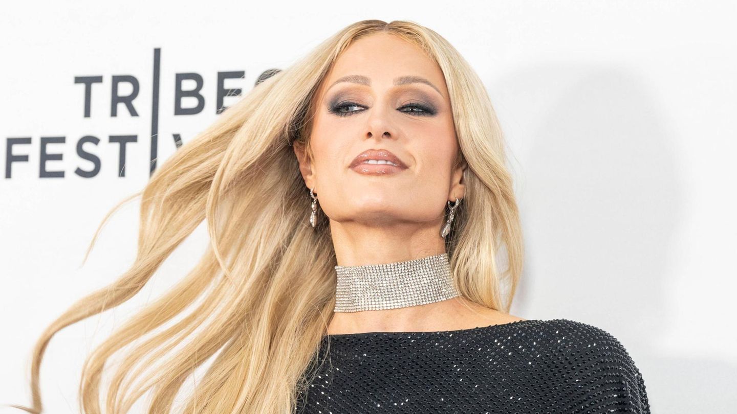 Im Jahr 2009 wurde Paris Hilton Opfer eines Einbruchs durch die sogenannte "Bling Ring"-Bande, eine Gruppe jugendlicher Diebe aus Los Angeles. Die Täter verschafften sich Zugang zu Hiltons Haus, indem sie einen unter der Fußmatte versteckten Schlüssel fanden, und stahlen dabei Schmuck, Bargeld, Kleidung und andere Wertgegenstände im Gesamtwert von etwa zwei Millionen Dollar