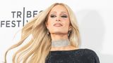 Im Jahr 2009 wurde Paris Hilton Opfer eines Einbruchs durch die sogenannte "Bling Ring"-Bande, eine Gruppe jugendlicher Diebe aus Los Angeles. Die Täter verschafften sich Zugang zu Hiltons Haus, indem sie einen unter der Fußmatte versteckten Schlüssel fanden, und stahlen dabei Schmuck, Bargeld, Kleidung und andere Wertgegenstände im Gesamtwert von etwa zwei Millionen Dollar