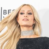 Im Jahr 2009 wurde Paris Hilton Opfer eines Einbruchs durch die sogenannte "Bling Ring"-Bande, eine Gruppe jugendlicher Diebe aus Los Angeles. Die Täter verschafften sich Zugang zu Hiltons Haus, indem sie einen unter der Fußmatte versteckten Schlüssel fanden, und stahlen dabei Schmuck, Bargeld, Kleidung und andere Wertgegenstände im Gesamtwert von etwa zwei Millionen Dollar