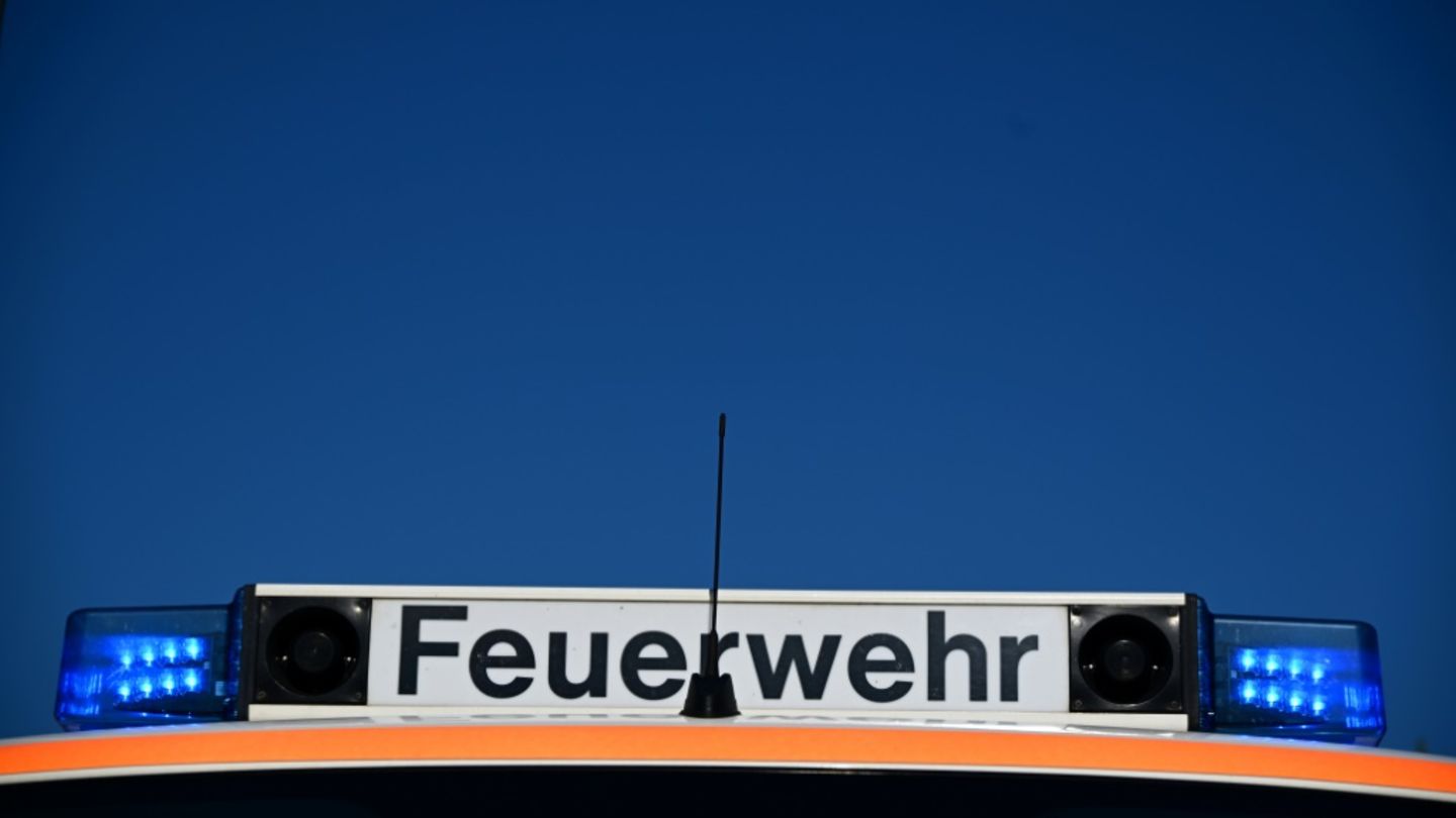Blaulicht auf einem Einsatzfahrzeug der Feuerwehr