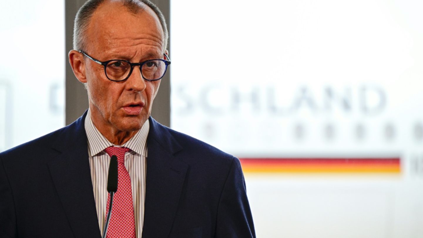 Bundeskanzler Merz vor seinem Abflug nach Kanada