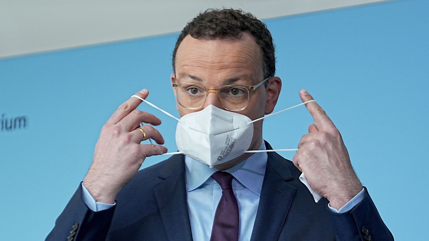 Jens Spahn defends himself against mask allegations during pandemic