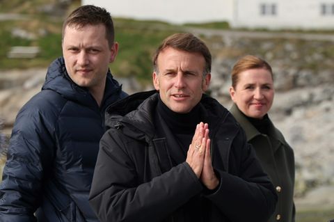 Macron (M.) mit Nielsen (l.) und Frederiksen in Nuuk