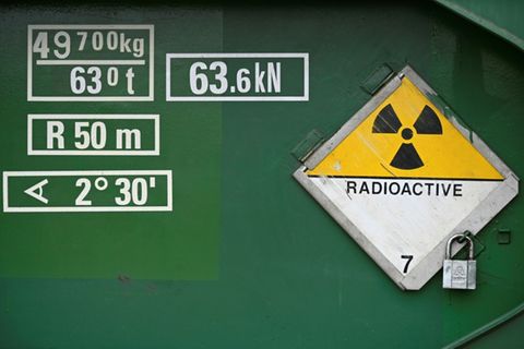 Ein Strahlenwarnzeichen in Fessenheim in Frankreich