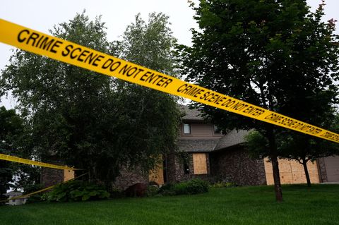 Polizeiband sperrt das Haus von Melissa Hortman, Abgeordnete des Bundesstaates Minnesota ab.