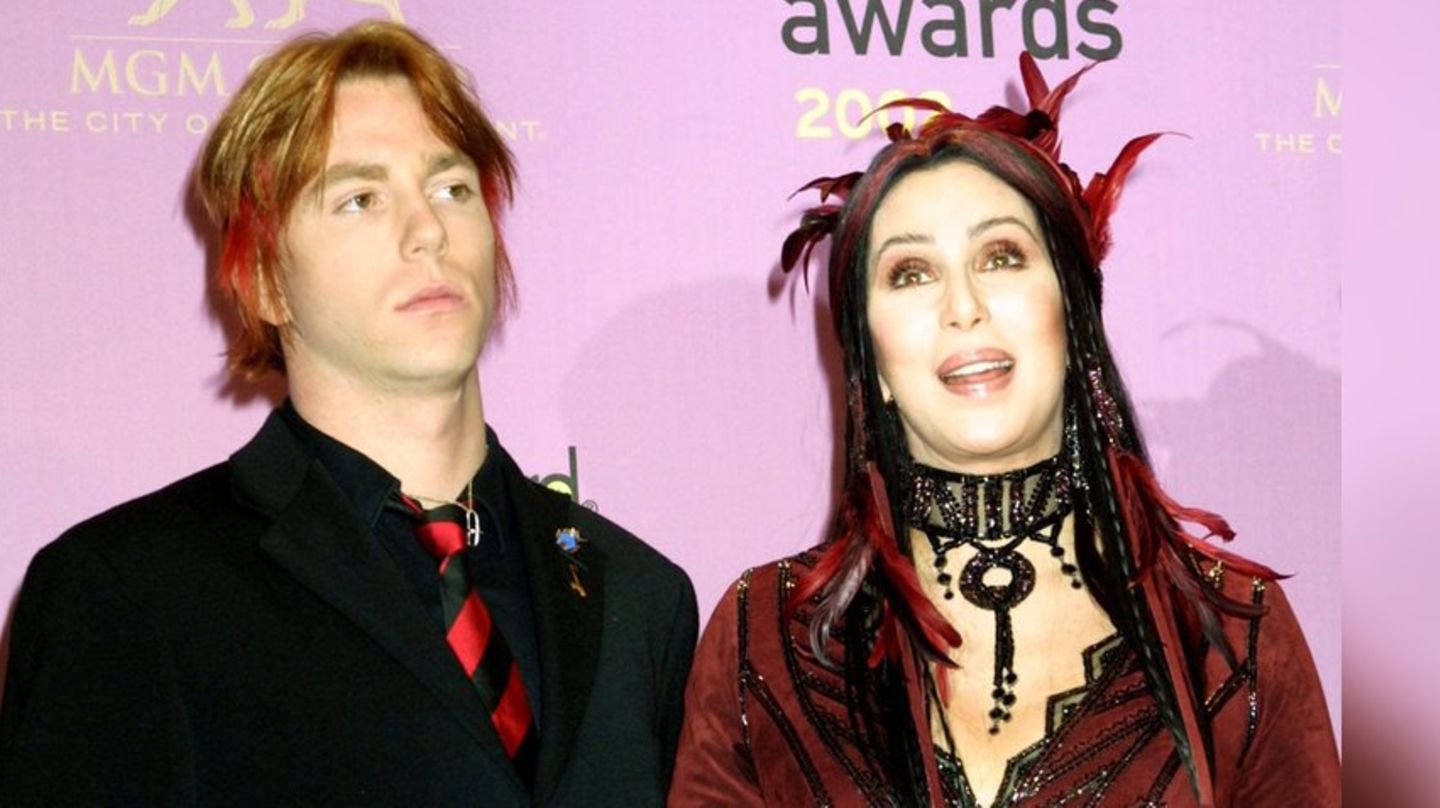 Cher mit Sohn Elijah Blue Allman im Jahr 2002.