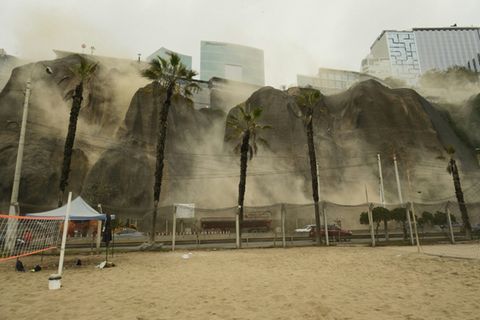 Staub nach einem Erdrutsch in Lima
