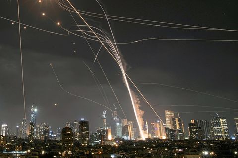 Reporterin erlebt Raketenangriffe in Tel Aviv