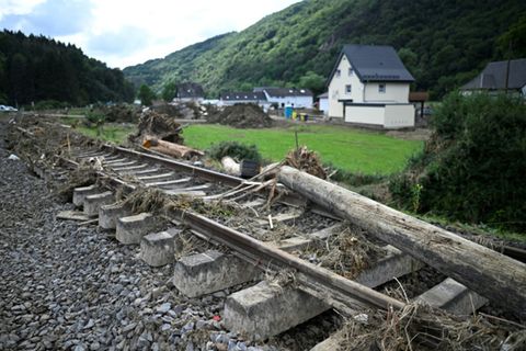 Zerstörte Gleise im Ahrtal