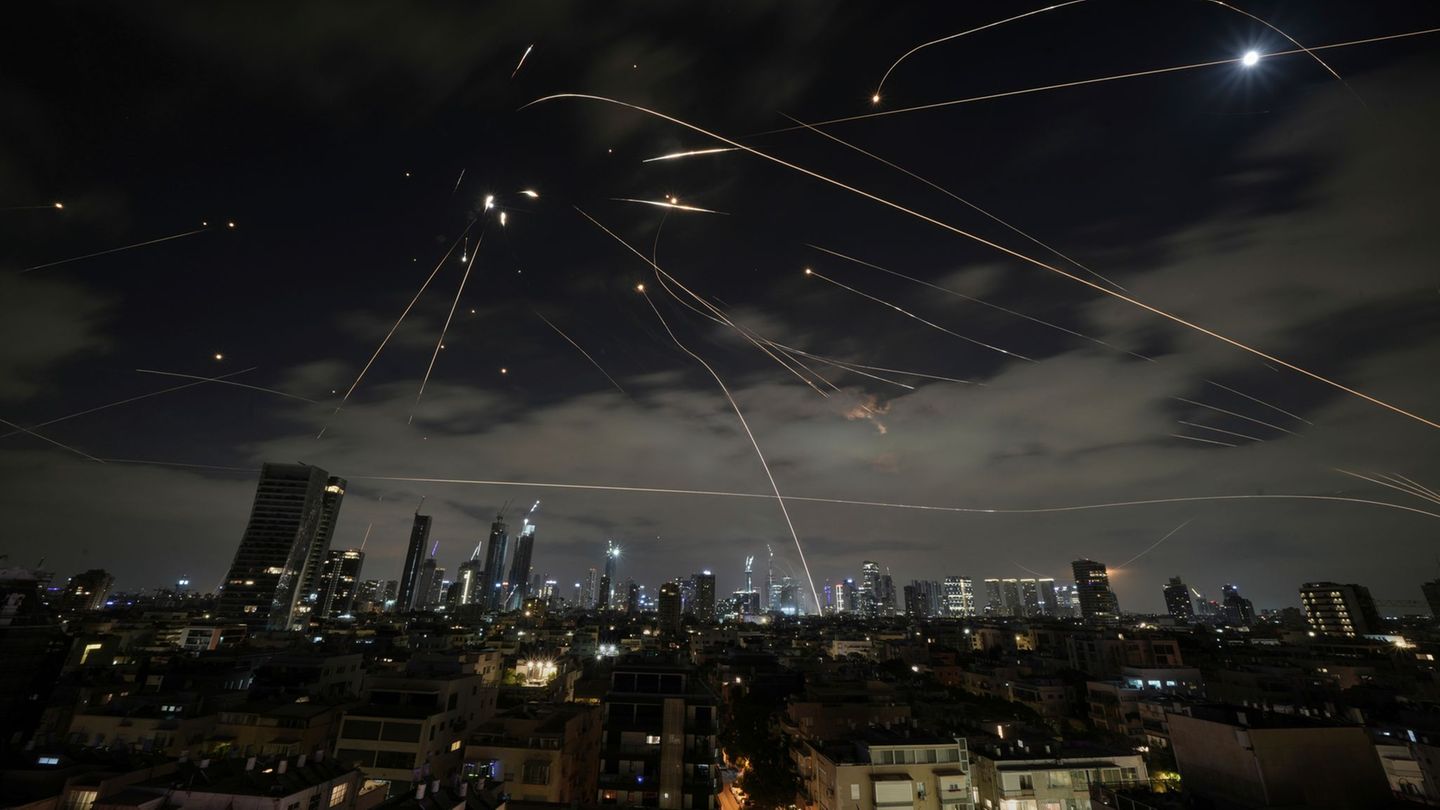 War in the Middle East: Federal Government checks options for possible evacuation