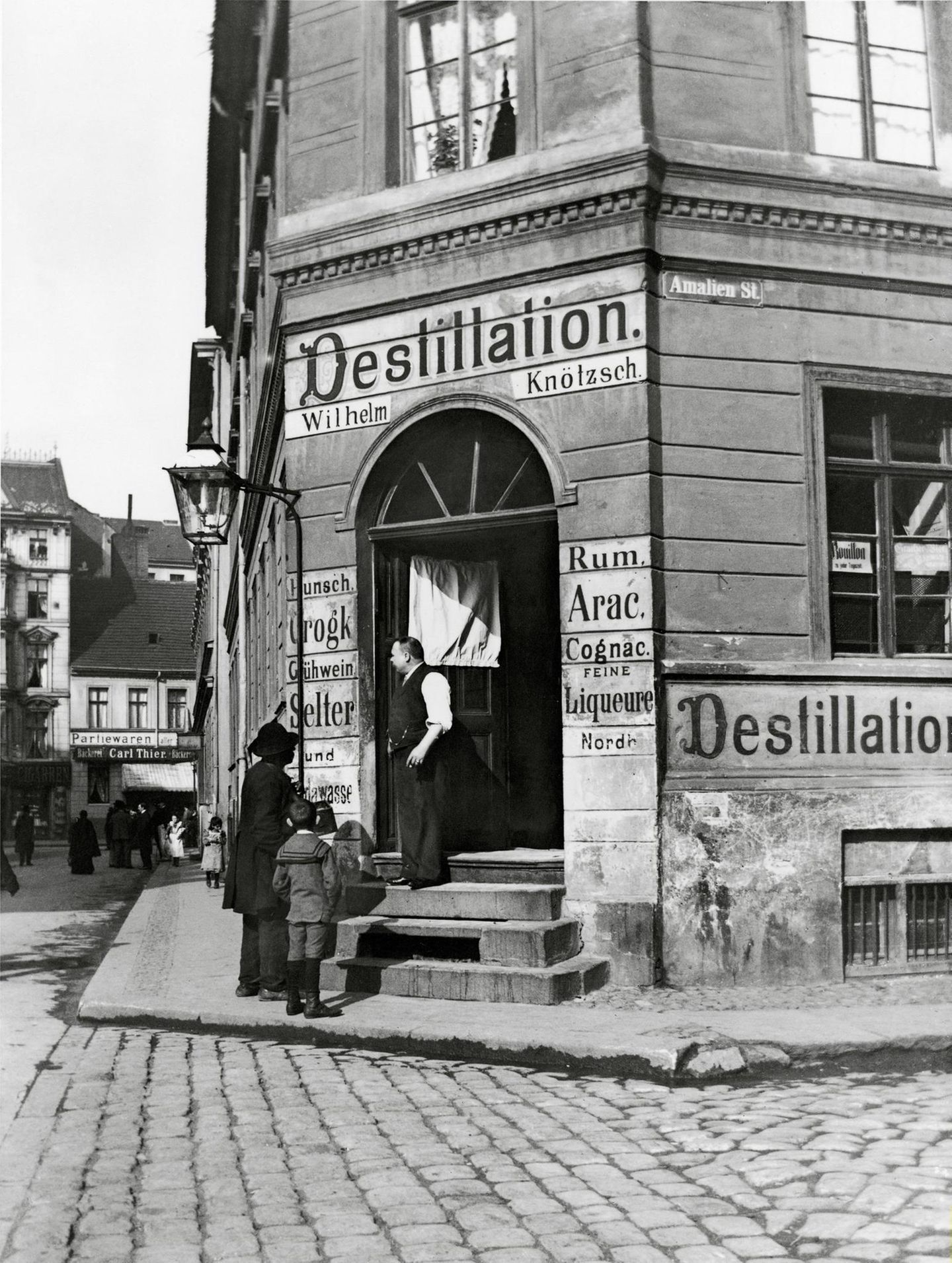 Alkohol: Der Geist aus der Flasche Kneipe in Berlin um 1900