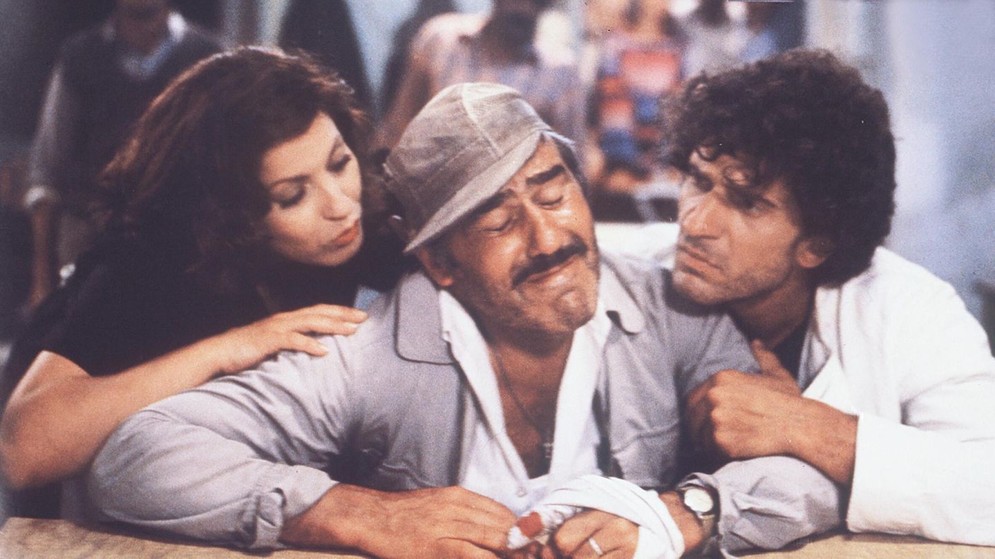 Häufig spielte Mario Adorf in seinen Filmen einen Italiener. Für den 1930 in Zürich Geborenen kein Problem. Er fühle sich „als halber Italiener“, sagte er einmal. Wenn es sein musste, verkörperte er aber auch Griechen, etwa 1979 in der Filmkomödie „Milo Milo“.