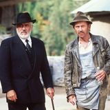 Häufig stellte Mario Adorf auch Mafiosi dar. Etwa 1996 in Dieter Wedels Mehrteiler "Der Schattenmann". Zwei Jahre später spielte er  in dem Fernsehfilm "Alle für die Mafia" einen echten italienischen Mafiaboss, der sich in Südtirol zur Ruhe setzen muss