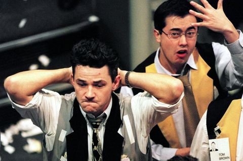 Zwei Händler 1998 an der Terminbörse in Sydney, als die Finanzkrisen in Russland und Asien durchschlugen