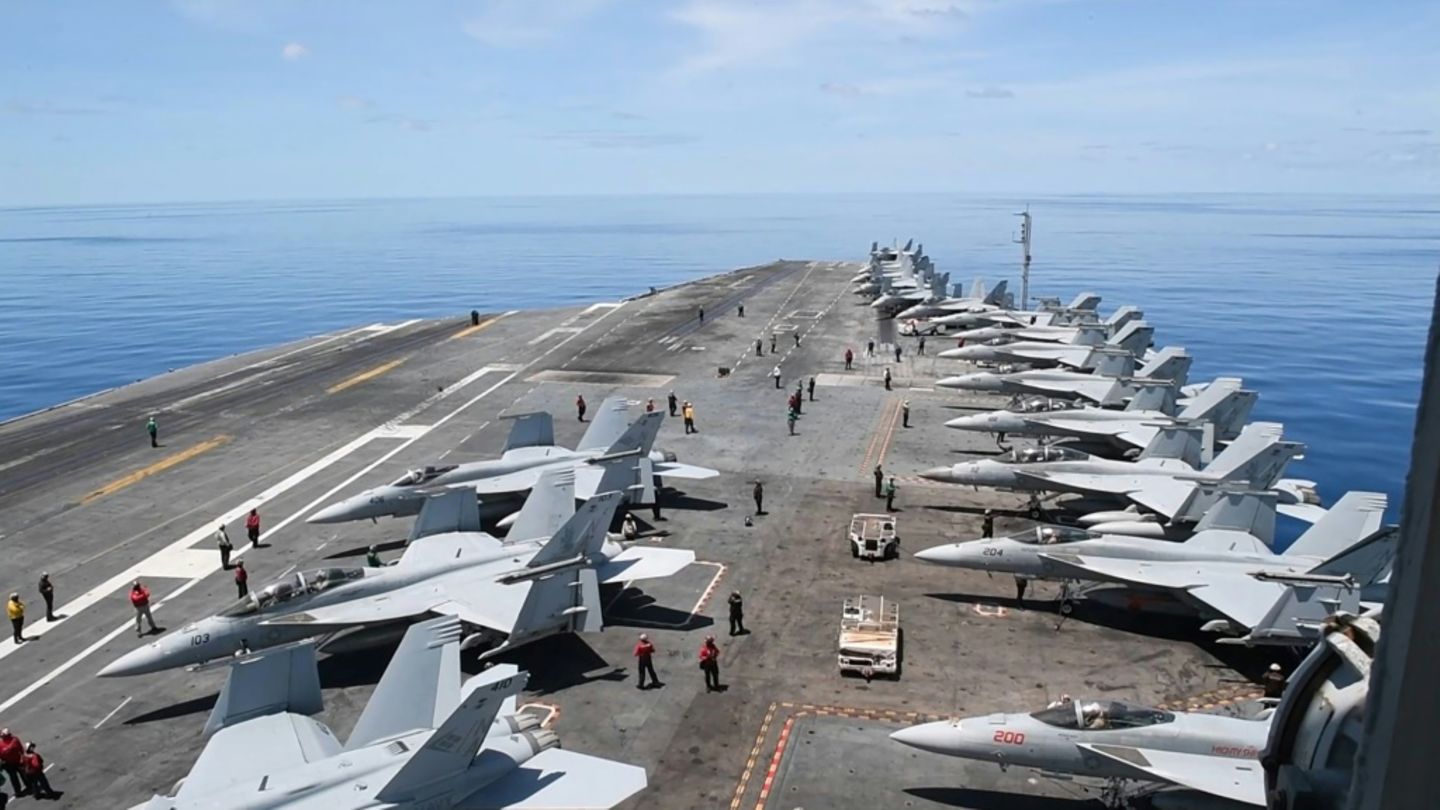 Der Flugzeugträger USS Nimitz