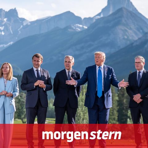 Early G7 group photo: Donald Trump, as always the focus
