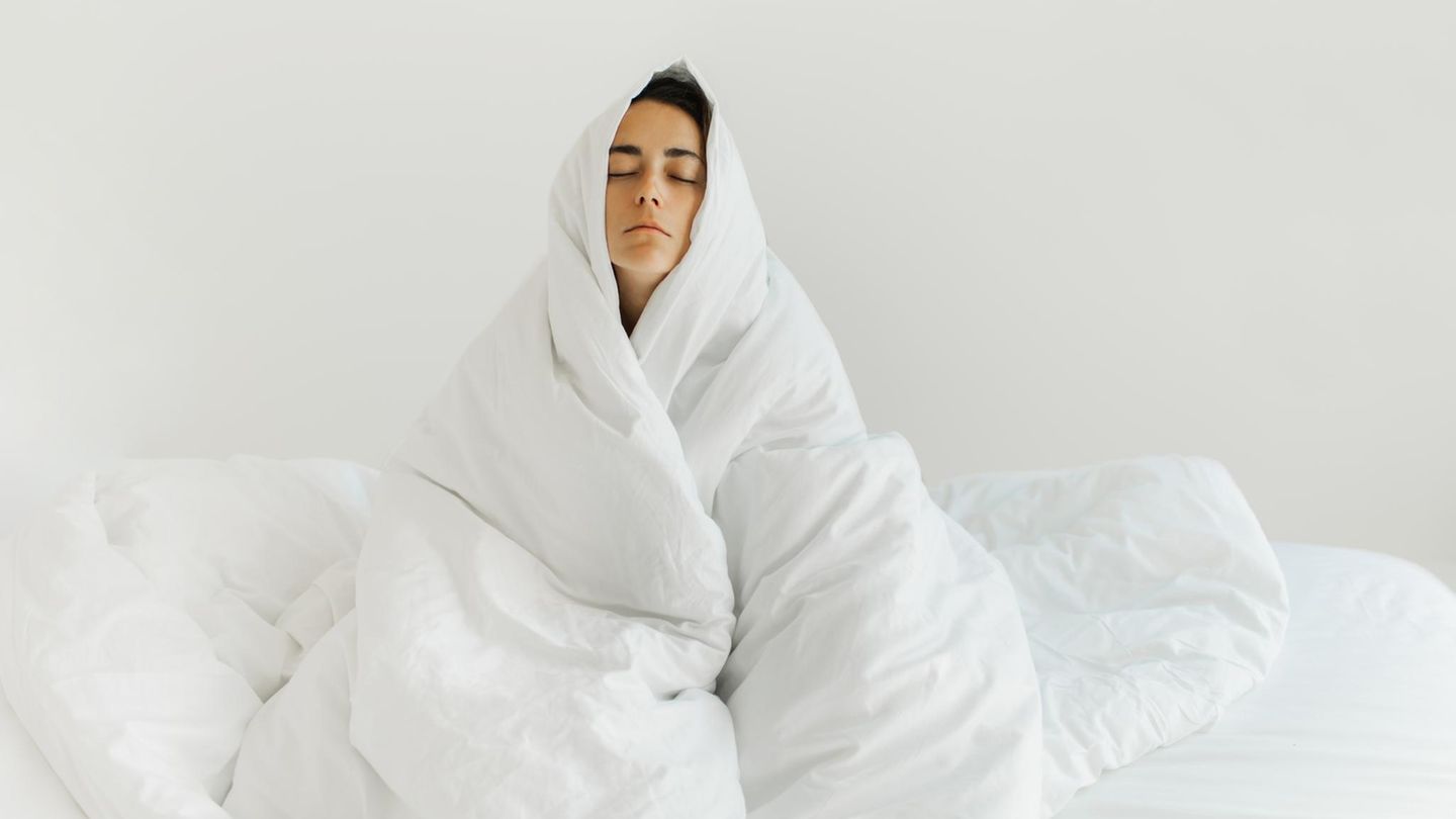 Cooling bed linen in summer: You should cover up